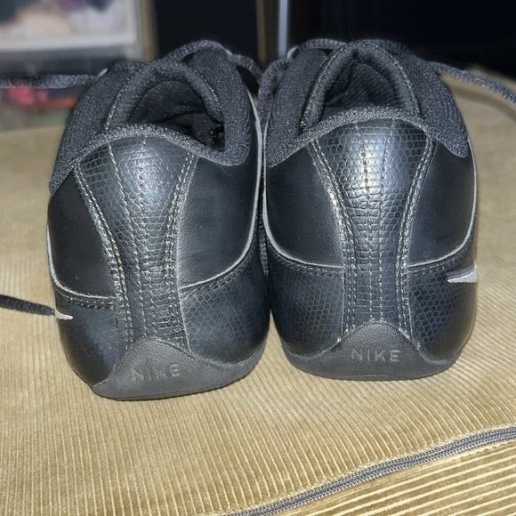 Black Nike musique sneaker shoes - Picture 6 of 6